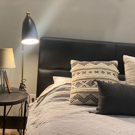 Private Room & Private Bathroom In Le Plateau Montreal Bagian luar foto