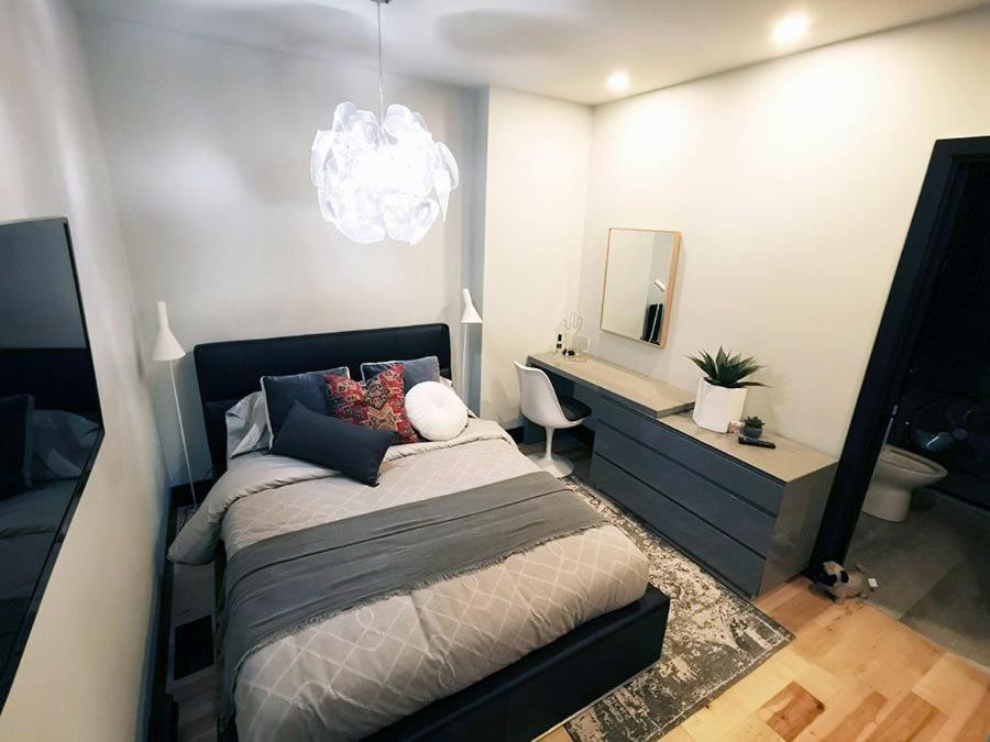 Private Room & Private Bathroom In Le Plateau Montreal Bagian luar foto