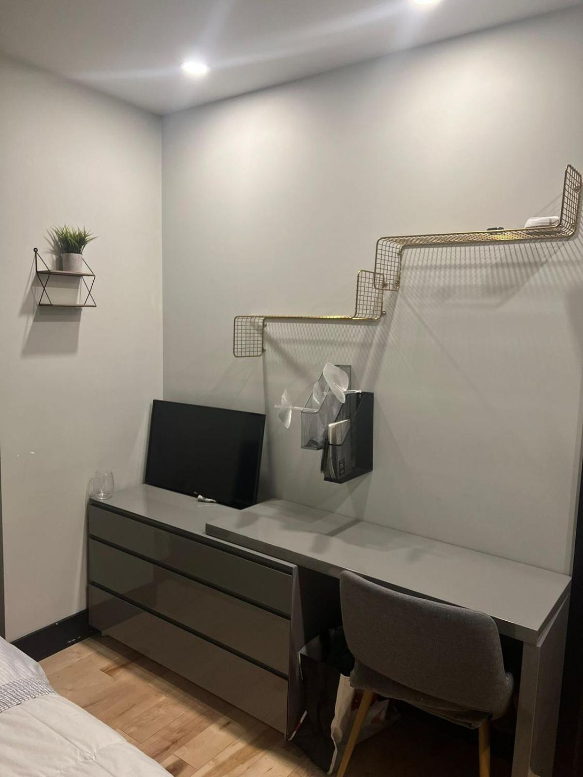 Private Room & Private Bathroom In Le Plateau Montreal Bagian luar foto