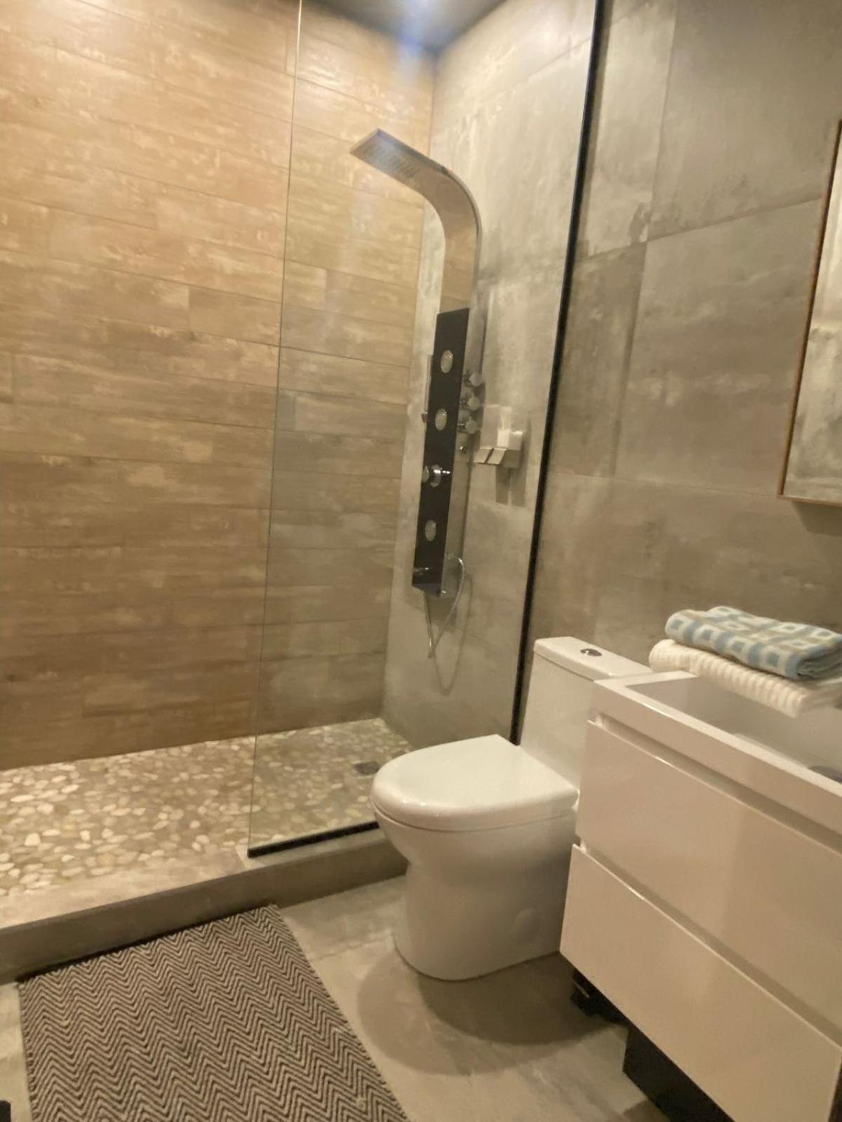 Private Room & Private Bathroom In Le Plateau Montreal Bagian luar foto